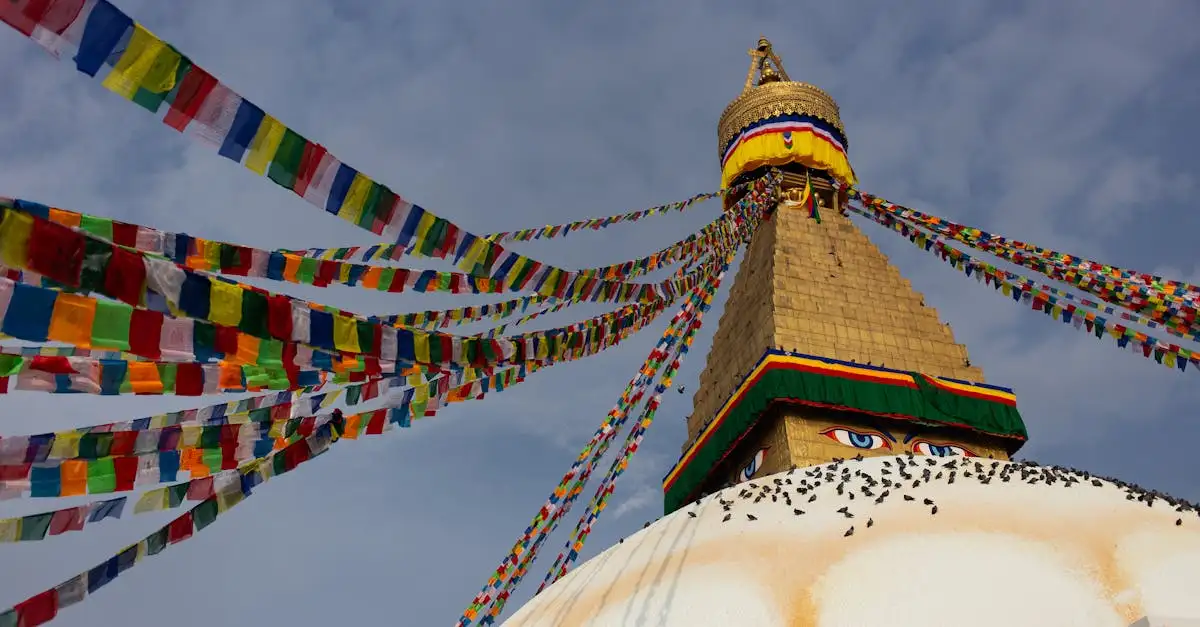 Quali sono le caratteristiche uniche dello stupa di Boudhanath?