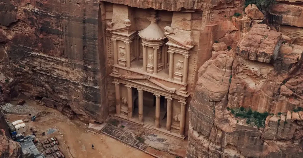 Cosa nascondono i paesaggi rocciosi di Petra? Scoprilo!