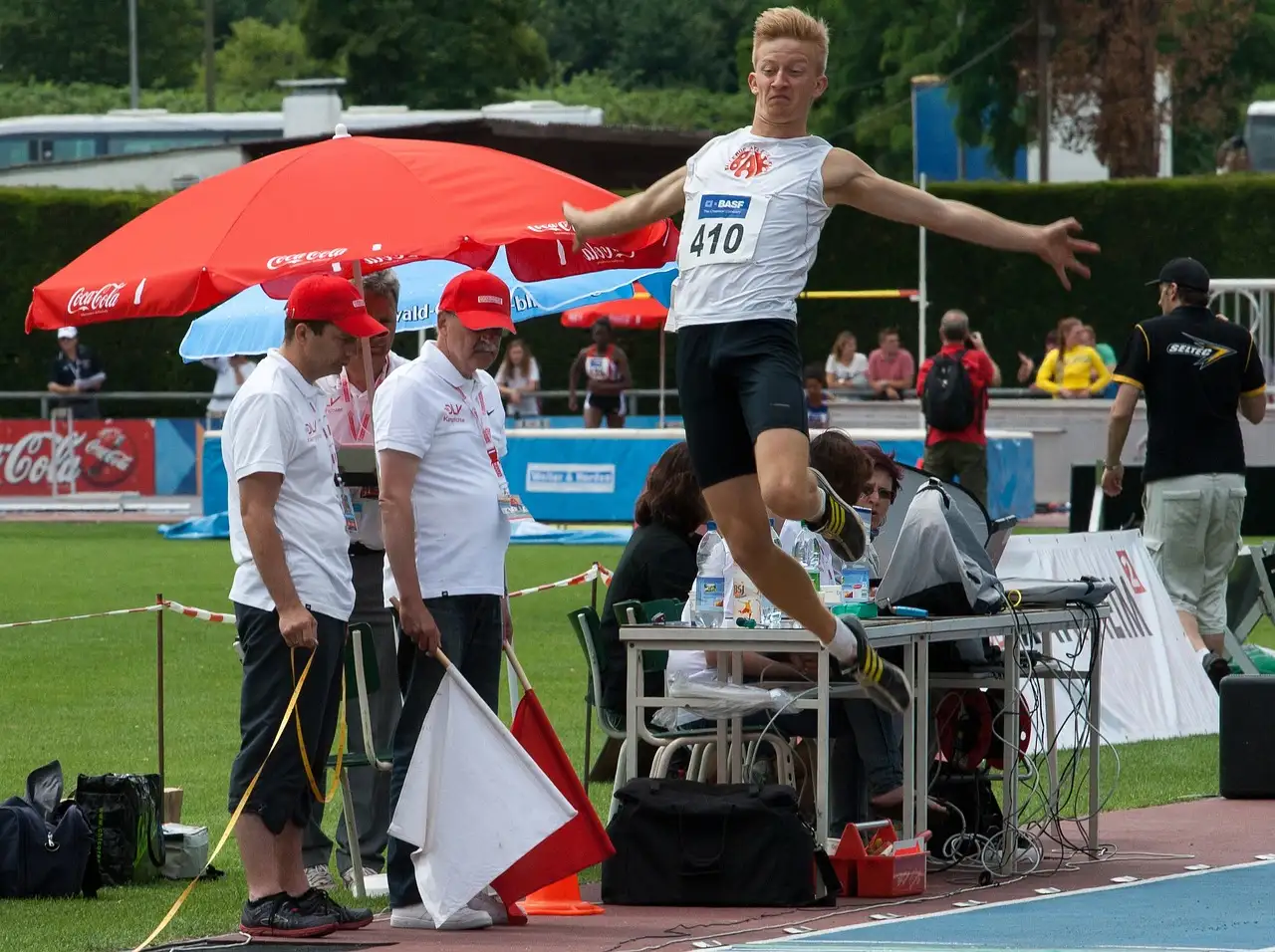 Come si eseguiva il salto in lungo nelle antiche Olimpiadi?