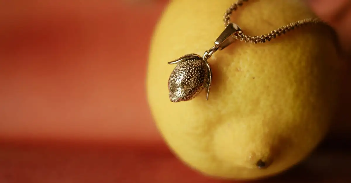 Come usare il limone per eliminare l'odore di aglio?