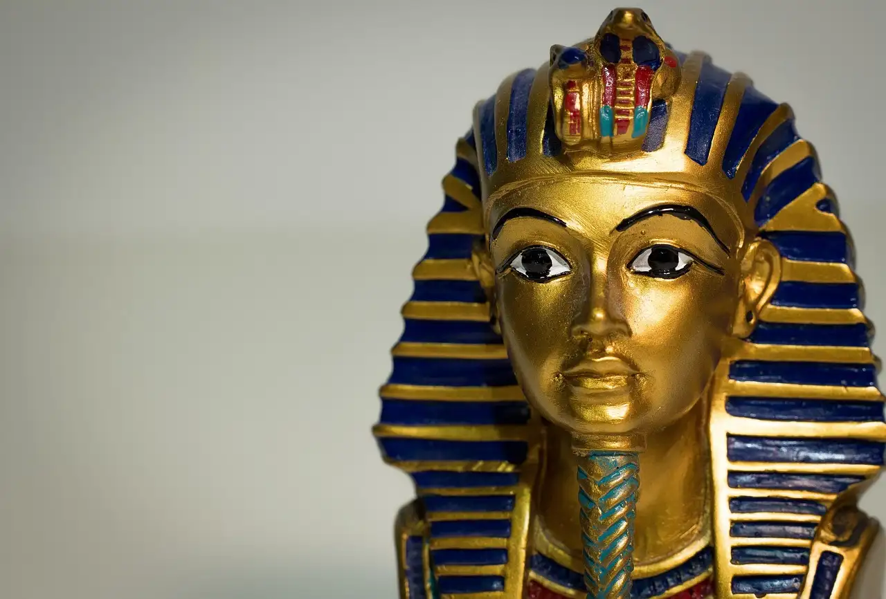 Chi era Tutankhamon e perché è così famoso oggi?