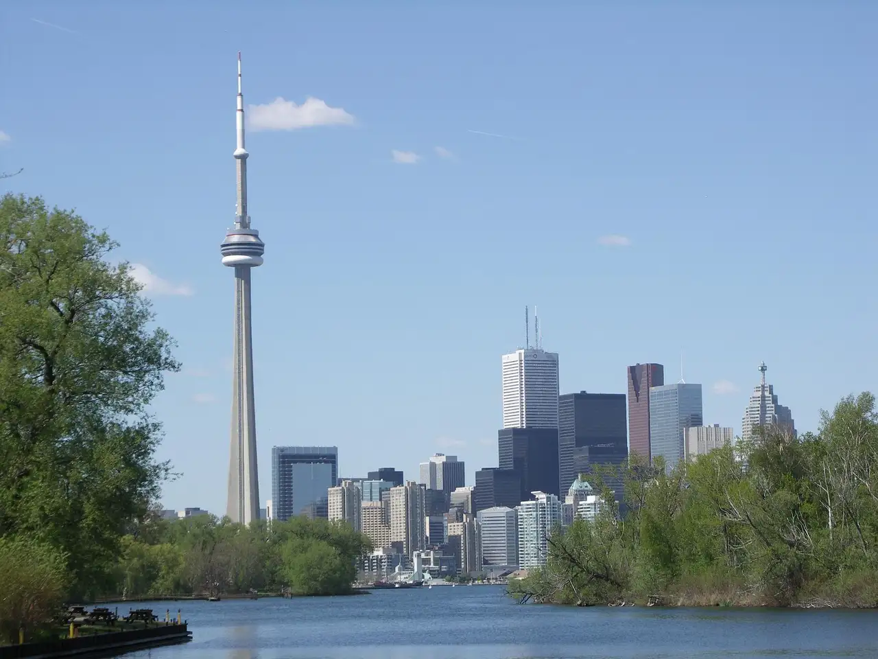 Perché la pavimentazione in vetro della CN Tower è unica?