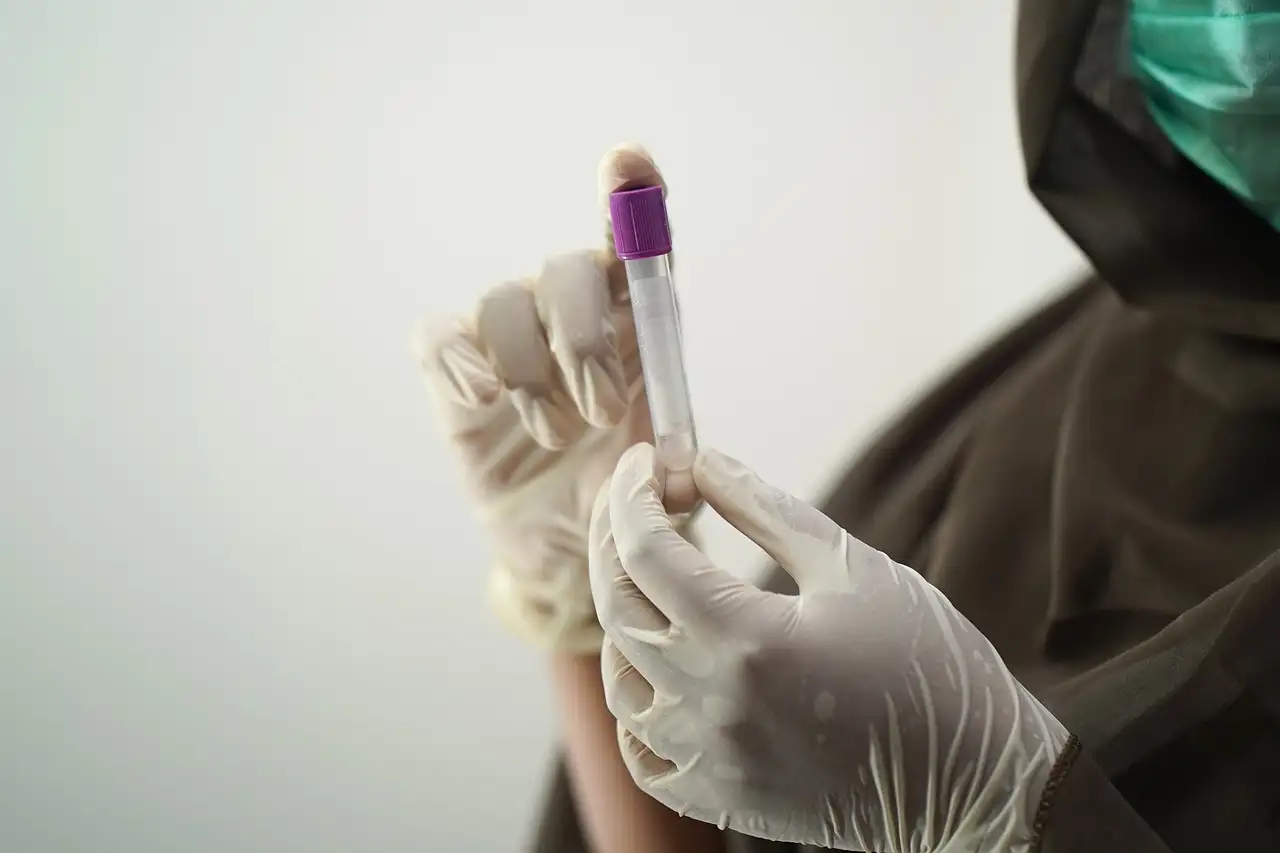 Come capire se hai l'HIV? Segnali e test da conoscere